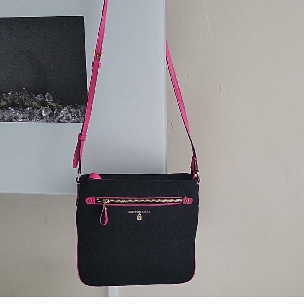 Michael kors crossbody bag for ladies